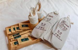 Ліжко або ліжка в номері Huangliang Yimeng Designer Hotel Wuzhen Xizha Scenic Area Branch