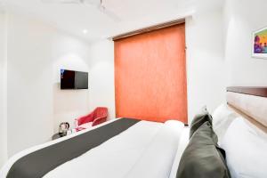 Postel nebo postele na pokoji v ubytování Hotel O Ivory Inn