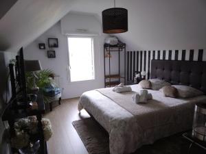 Posteľ alebo postele v izbe v ubytovaní CHEZ HÉLÈNE