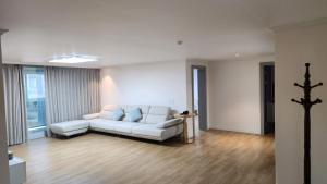 Postel nebo postele na pokoji v ubytování Elegance hotel hwangridan