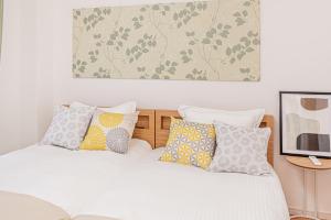 Una cama o camas en una habitación de Jone叙園商店街近隣駅徒步5分 新宿12分