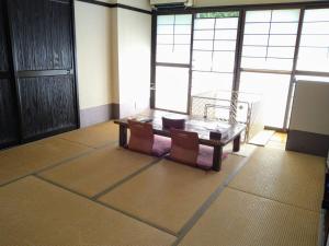 A seating area at Kawaguchi Onsen Ousanso