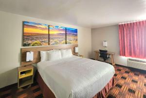 Postel nebo postele na pokoji v ubytování Days Inn by Wyndham Lumberton