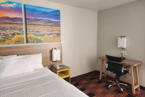 Postel nebo postele na pokoji v ubytování Days Inn by Wyndham Lumberton