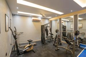 Fitness centrum a/nebo fitness zařízení v ubytování Sukoon by The Ganges with Private Ganga Ghat