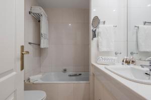 Koupelna v ubytování Espacioso y encantador apartamento en las gaviotas