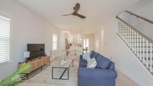 Μια τηλεόραση ή/και κέντρο ψυχαγωγίας στο Beautiful New Construction Ventnor Beach House
