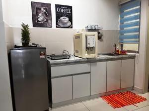 Kuchyň nebo kuchyňský kout v ubytování Casarozza Homestay, Southville City