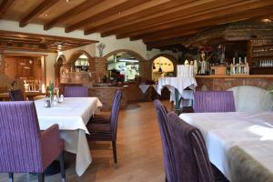 Restauracja lub miejsce do jedzenia w obiekcie Golf- und Sporthotel Moarhof
