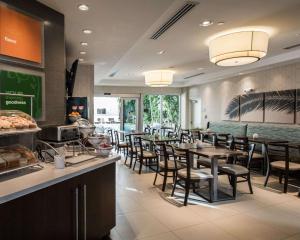 a dining room with tables and chairs in a restaurant at Comfort Suites Miami Airport North in Miami