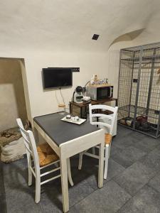 Televízia a/alebo spoločenská miestnosť v ubytovaní Casa Roberta
