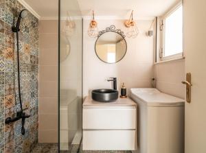 Koupelna v ubytování Emilia Athens + 9 fotografií