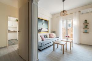 TV a/nebo společenská místnost v ubytování Emilia Athens