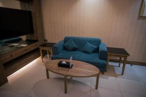 TV a/nebo společenská místnost v ubytování Mirnian Hotel