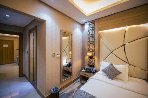 Postel nebo postele na pokoji v ubytování Mirnian Hotel