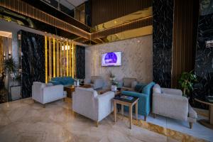 TV a/nebo společenská místnost v ubytování Mirnian Hotel