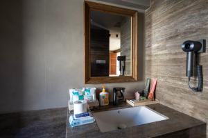 a bathroom with a sink and a mirror at 无终隅民宿 in Jizhou