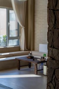 a living room with a coffee table and a window at 无终隅民宿 in Jizhou