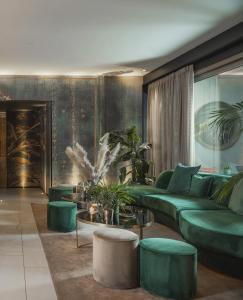 Posezení v ubytování We Me Suite Hotel