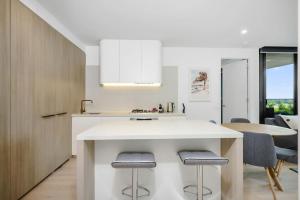 Heart of Glen Waverley Pool Gym Parking的厨房或小厨房