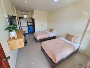 Postel nebo postele na pokoji v ubytování เสม็ด โฮเทล Samed Hotel