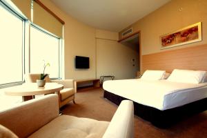 TV a/nebo společenská místnost v ubytování Orucoglu Oreko Hotel