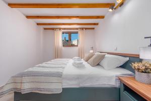 Ένα ή περισσότερα κρεβάτια σε δωμάτιο στο Villa Ika ZadarVillas +24 φωτογραφίες