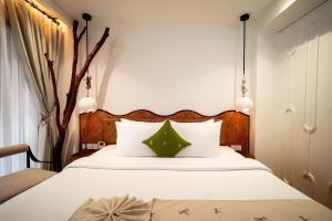 Postel nebo postele na pokoji v ubytování Me Saigon Boutique Hotel