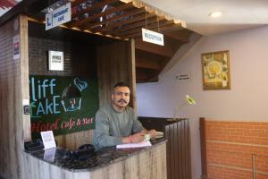 Clients de Cliff lake hotel cafe and bar