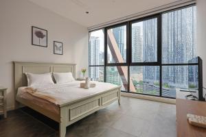 A bed or beds in a room at Borderless Swimming Pool - Invincible Twin Towers View - Free WiFi