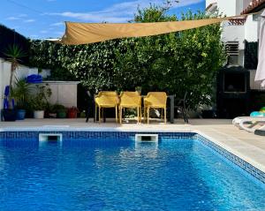 Bazén v ubytovaní Holiday Home Vinya alebo v jeho blízkosti