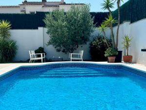 Bazén v ubytovaní Holiday Home Vinya alebo v jeho blízkosti