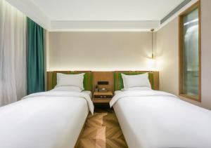 Letto o letti in una camera di Xiamen Airport SM City Plaza Yunrui Hotel