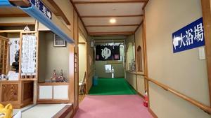 a hallway of a hospital with a green floor at Taiseisou - Vacation STAY 90032v in Murakami
