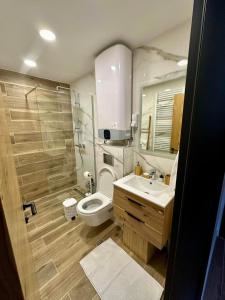 Bilik mandi di Sky Lux Apartments +98 gambar