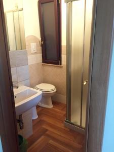 a bathroom with a toilet and a sink at Piccola Dimora Villa Candido in Stilo