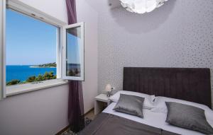 Katil atau katil-katil dalam bilik di Amazing Apartment In Rogoznica