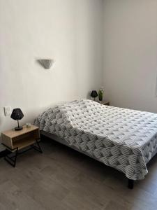 Giường trong phòng chung tại Grande maison avec beaucoup de charme centre ville de Perpignan +7 ảnh