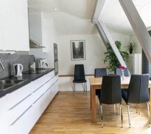 Kuchyň nebo kuchyňský kout v ubytování Beautiful Home In Karlshamn With 3 Bedrooms And Wifi
