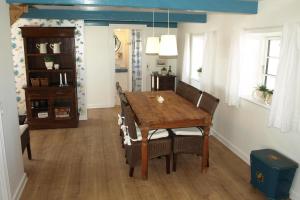 Posezení v ubytování Beautiful Home In Rudkøbing With 3 Bedrooms And Wifi