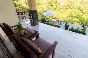 Ein Balkon oder eine Terrasse in der Unterkunft Doni House & Villas