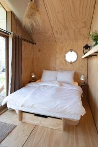 Foto dalla galleria di Centrally located luxury family home with views and garden a Oud-Ade