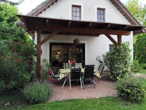 Aed väljaspool majutusasutust Sunshine Villa Fonyódliget