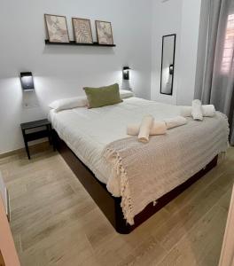 Ένα ή περισσότερα κρεβάτια σε δωμάτιο στο Los Mellis - María Zambrano Estación de Tren & Bus +20 φωτογραφίες