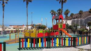 Ο χώρος παιχνιδιού για παιδιά στο Duplex Oceanview Heated pool, Palm-Mar