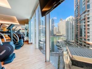 Afbeelding uit fotogalerij van Studio Marina View with Direct Access to Marina Mall in Dubai