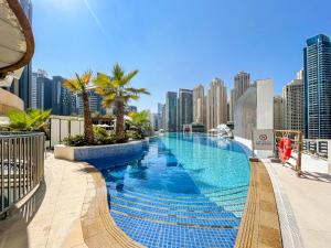 Afbeelding uit fotogalerij van Studio Marina View with Direct Access to Marina Mall in Dubai