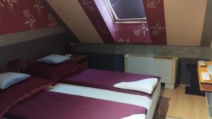 two beds in a small room with a window at Tommy Apartman in Hajdúszoboszló +98 photos