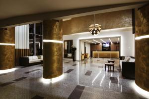 a lobby with a couch and a table at Hotel Vivat in Moravske Toplice