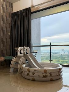Ruang duduk di New I Atlantis Seaview I 4-5pax I WaterPark I 5MinJonker I Kids Slide